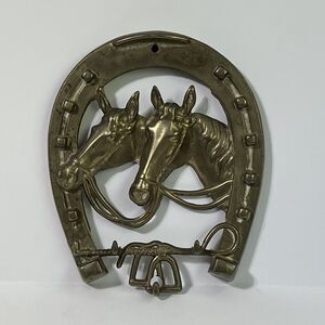 VINTAGE Cast Iron Horseshoe Horses Wall Mounted Key Holder Equestrian Decor